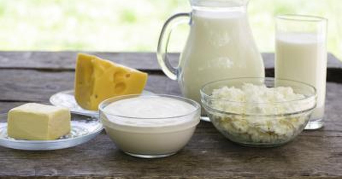 Do Milk, Cheese &  Yogurt Have Carbohydrates?