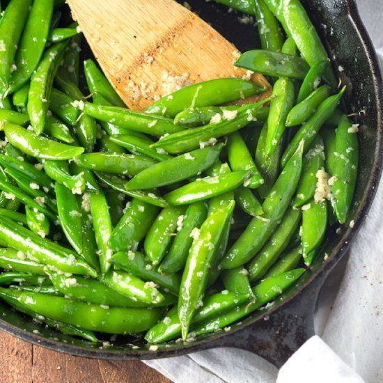 Easy, healthy sugar snap peas lightly sautÃ©ed in olive oil with minced ...