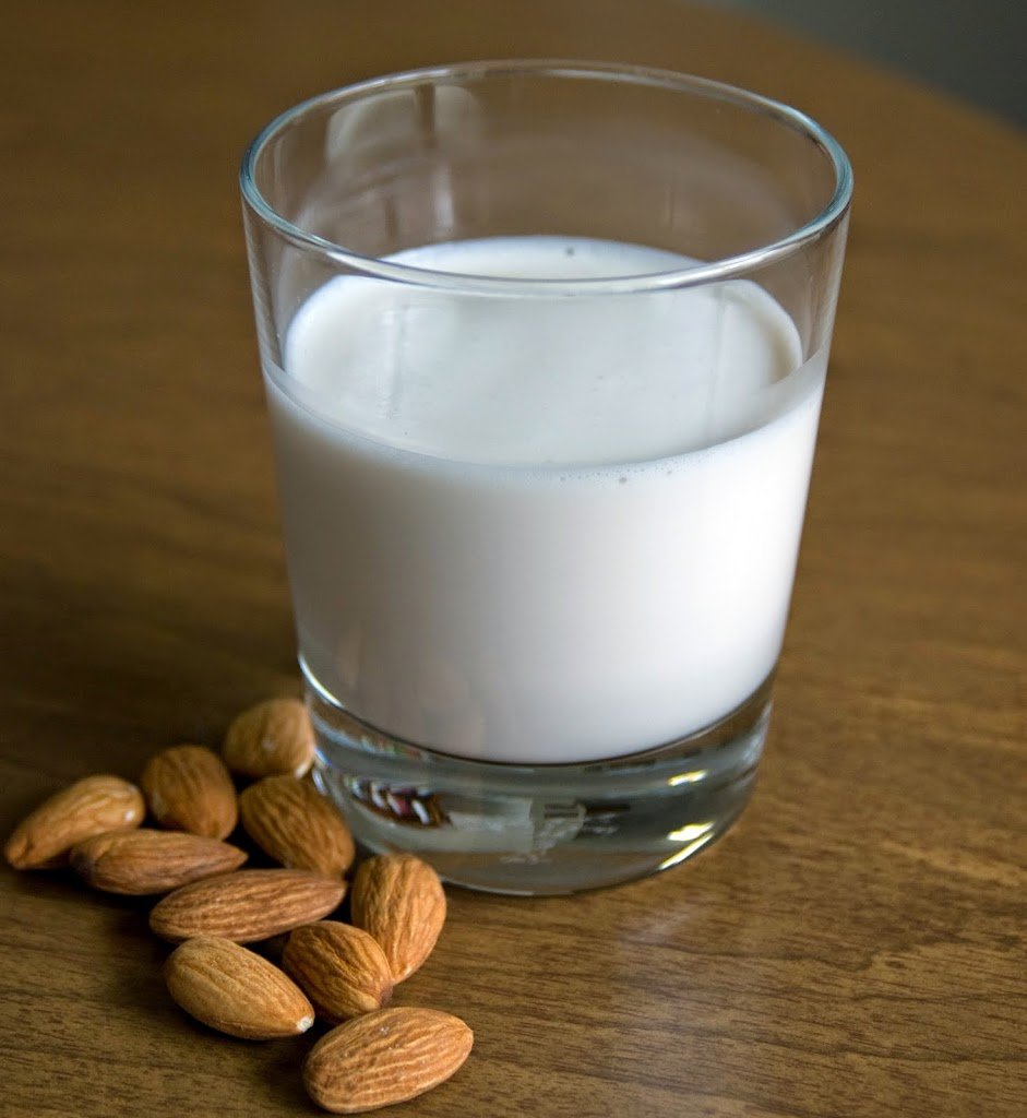 Healthy and Tasty Almond Milk!